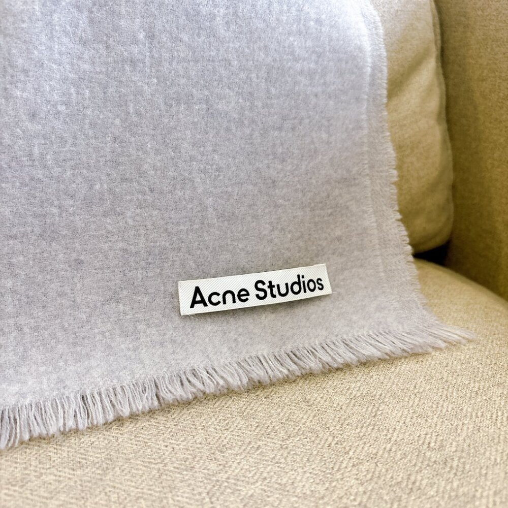 95% NEW ACNE STUDIO SCARF